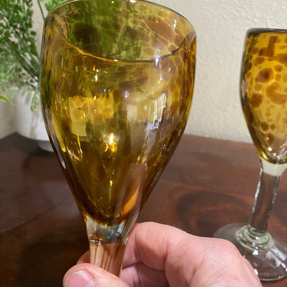 Set of 4, Handblown Wine Glasses, Tortoise Shell Or Amber Speckled Pattern - Picture 2 of 6